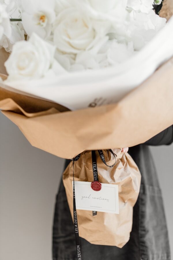 Bouquet of white roses by Lela Design 1