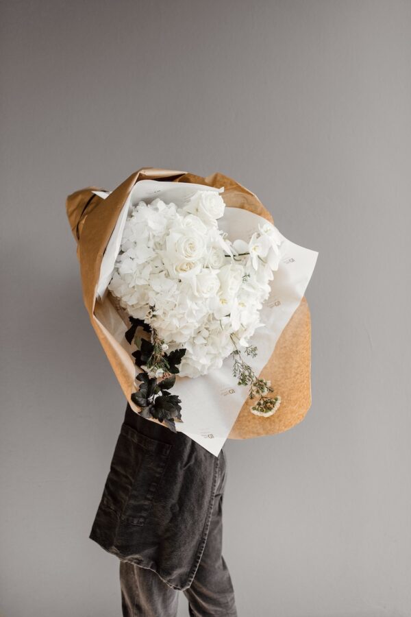 Bouquet of white roses by Lela Design 2