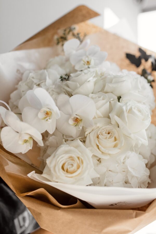 Bouquet of white roses by Lela Design 3