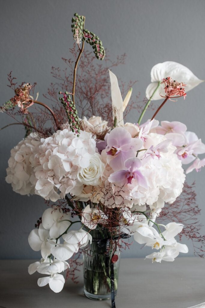 Profinjeno cvijeće u vazi by Lela Design 0