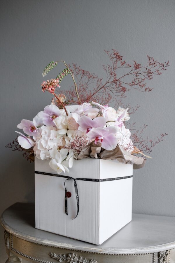 Refined flowers in a vase by Lela Design 1