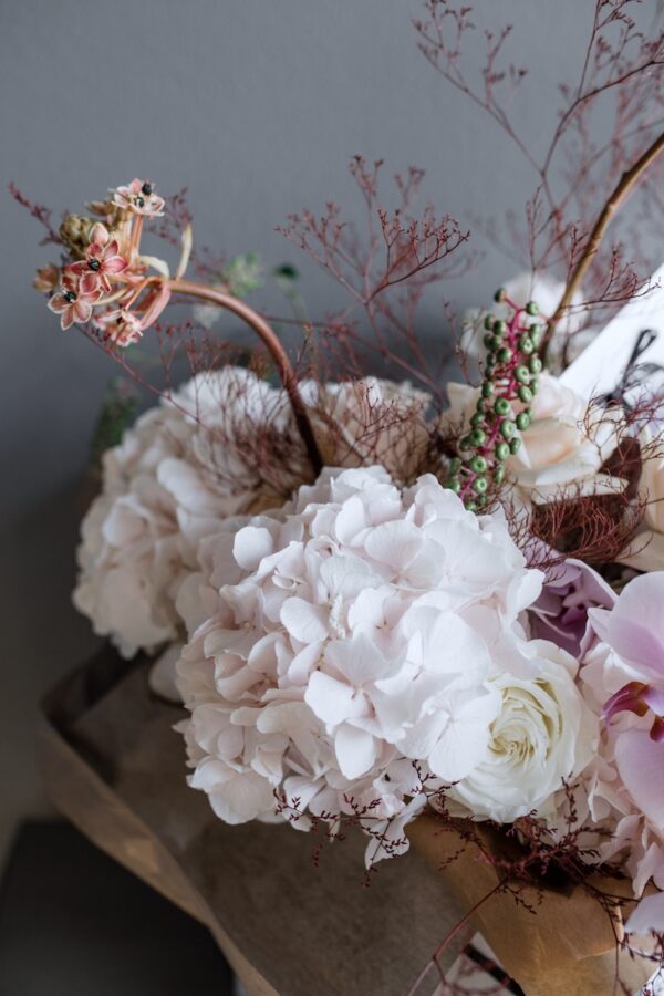Refined flowers in a vase by Lela Design 3