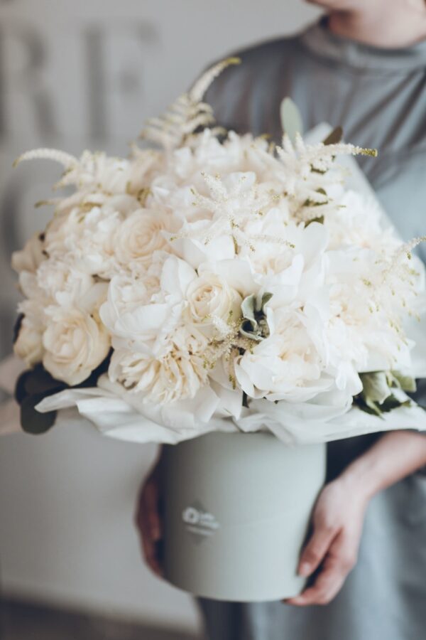 White floral decoration - Image 6