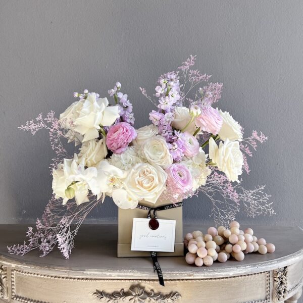 Pastel floral decoration by Lela Design 0