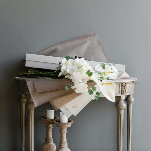 Bijelo cvijeće u kutiji by Lela Design 4
