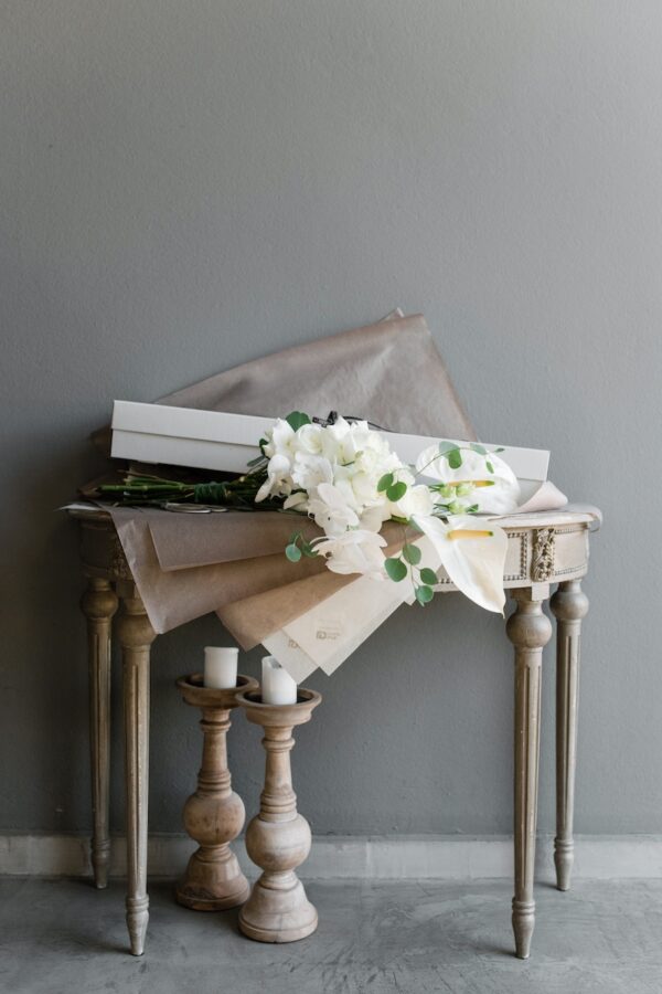 White flowers in a box by Lela Design 4