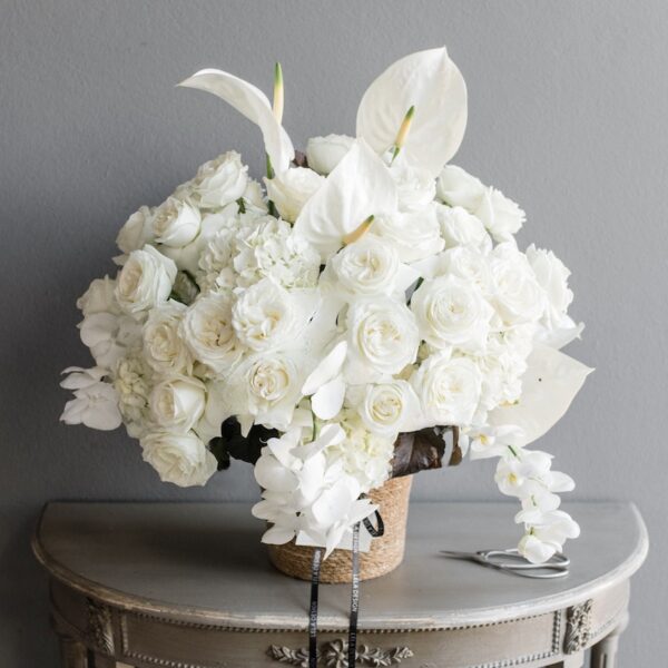 Bijelo cvijece u kosari by Lela Design 1