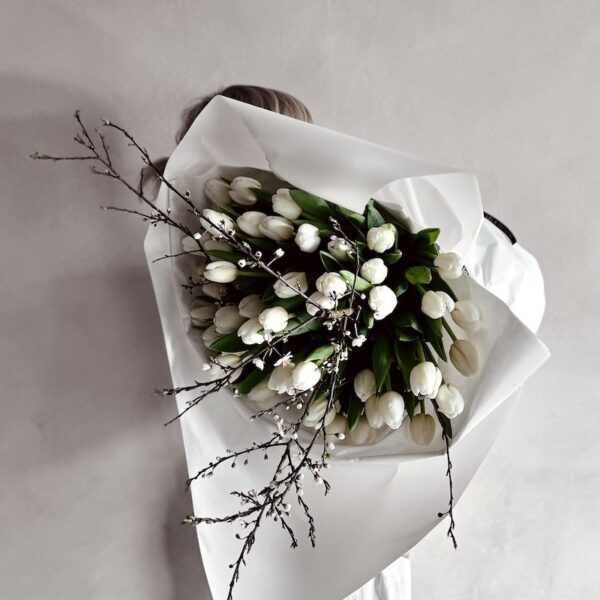 Buket bijelih tulipana by Lela Design - Dostava cvijeća Zagreb 2