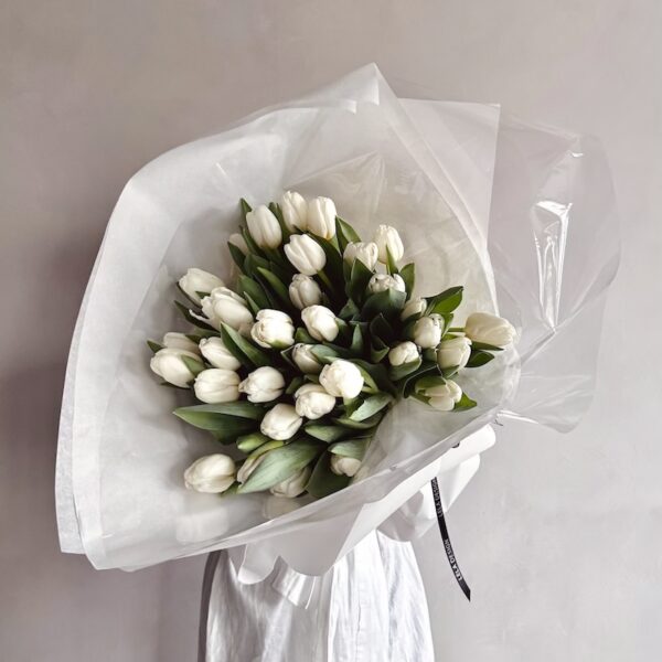 Buket bijelih tulipana by Lela Design0