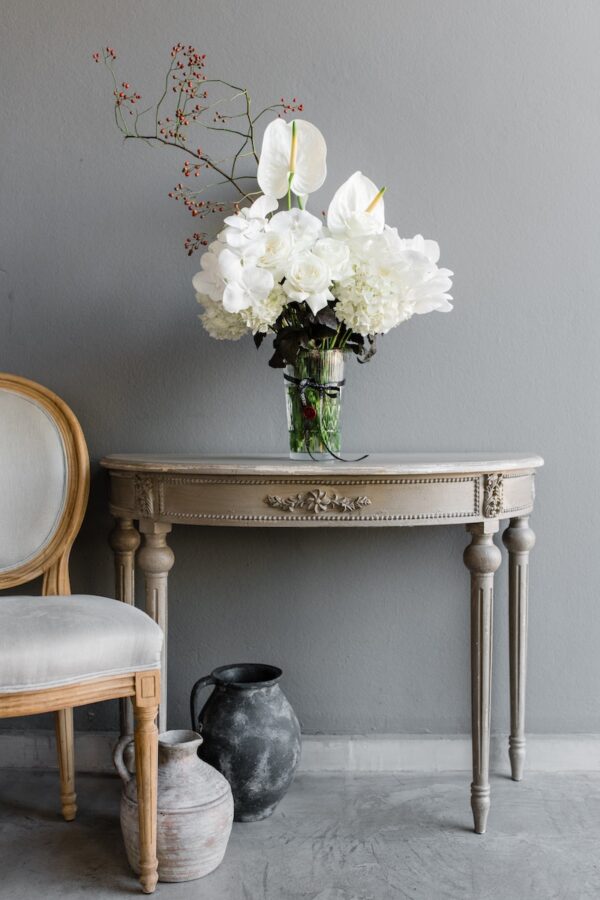White flowers in a vase by Lela Design 0