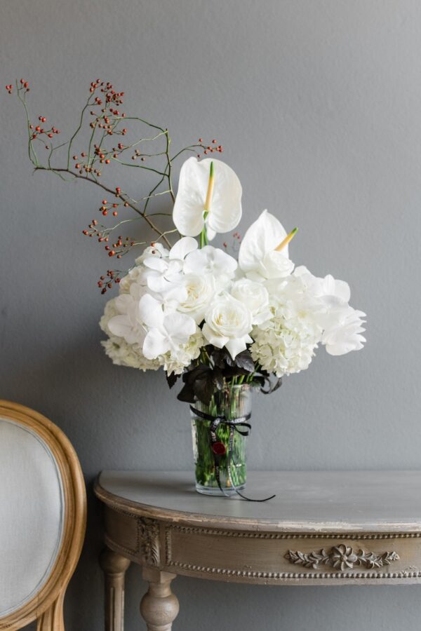 White flowers in a vase by Lela Design 1