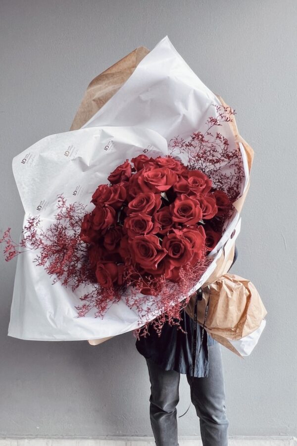 Bouquet of red roses by Lela Design 1