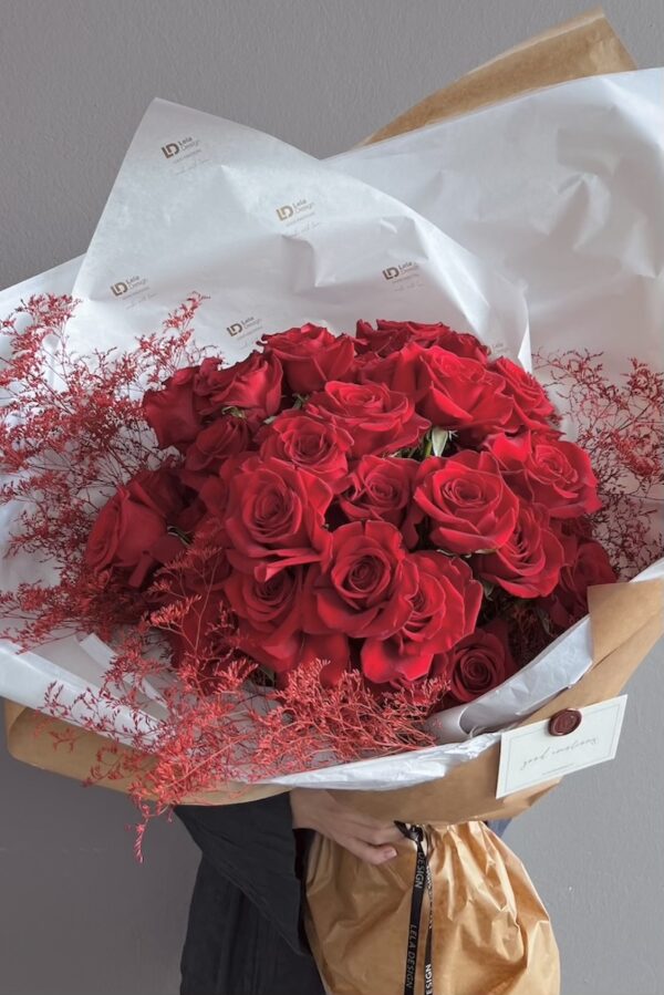 Bouquet of red roses by Lela Design 2