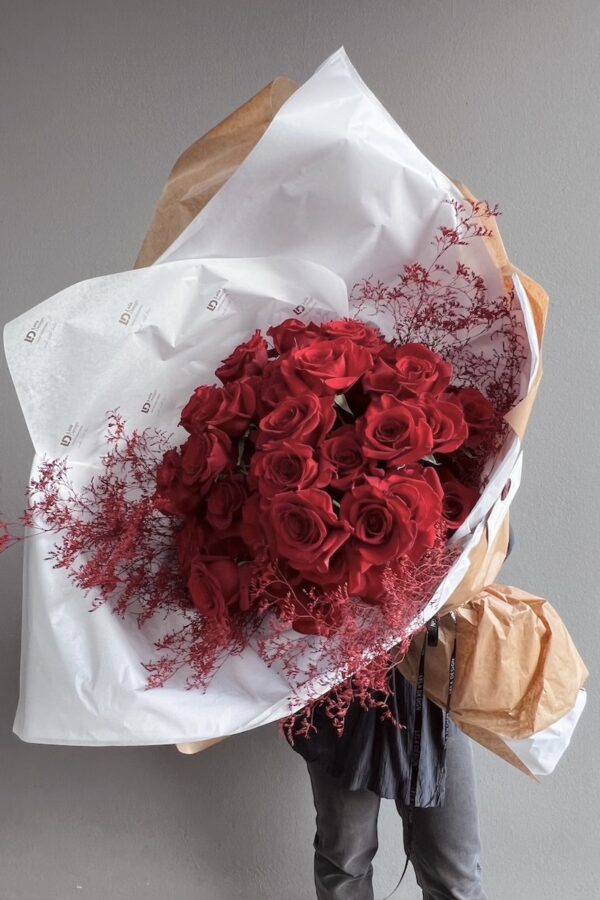 Bouquet of red roses by Lela Design 3