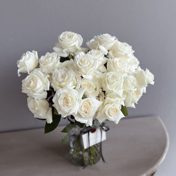 White roses in a vase by Lela Design 0