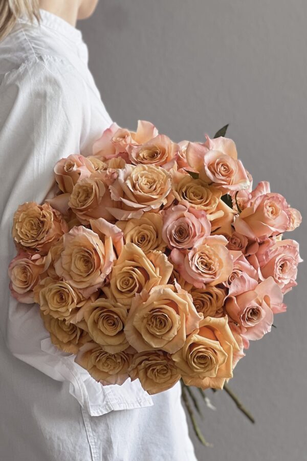 Bouquet of orange roses by Lela Design 0