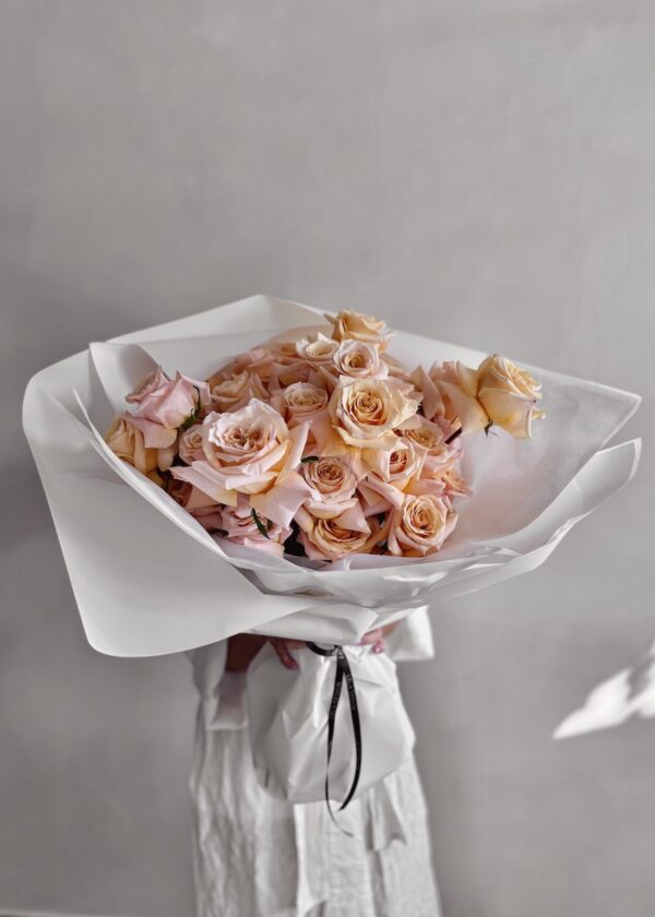Bouquet of orange roses