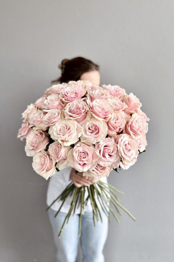 A bouquet of pastel roses - Delivery of flowers to Zagreb