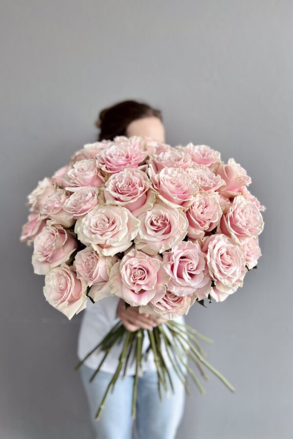 A bouquet of pastel roses - Delivery of flowers to Zagreb