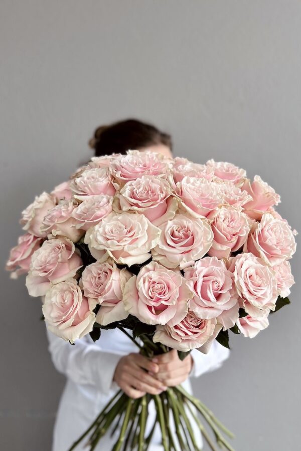 A bouquet of pastel roses - Delivery of flowers to Zagreb